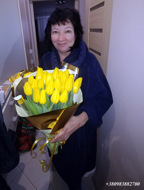 букет жовтих тюльпанів фото