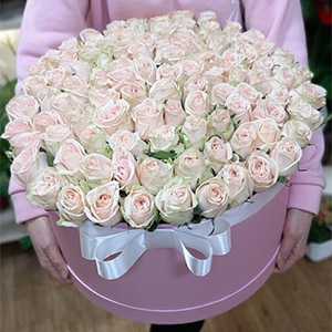 квіти та подарунки на 8 Березня в категорії Капелюшні коробки | «Калуш Роза»