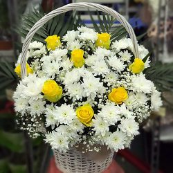 Фото товара Кошик "Білі хризантеми, жовті троянди" в Калуші