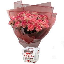 Фото товара 25 рожевих троянд із цукерками в Калуші