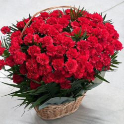 Фото товара 100 гвоздик у кошику в Калуші